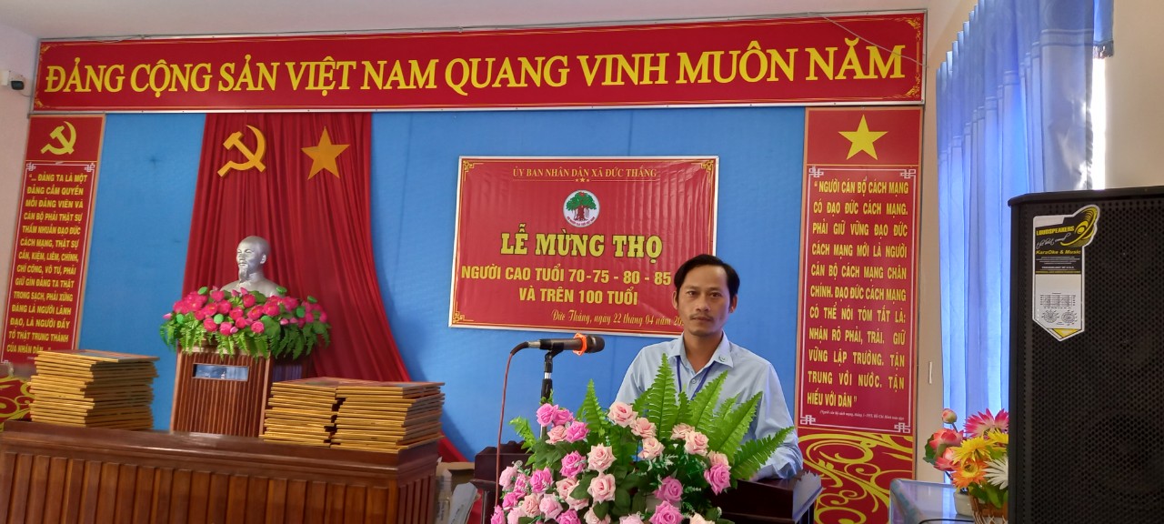 Đồng Chí Nguyễn Văn Tiến- Đảng ủy viên- PCT UBND xã phát biểu tại Lễ Mừng thọ 