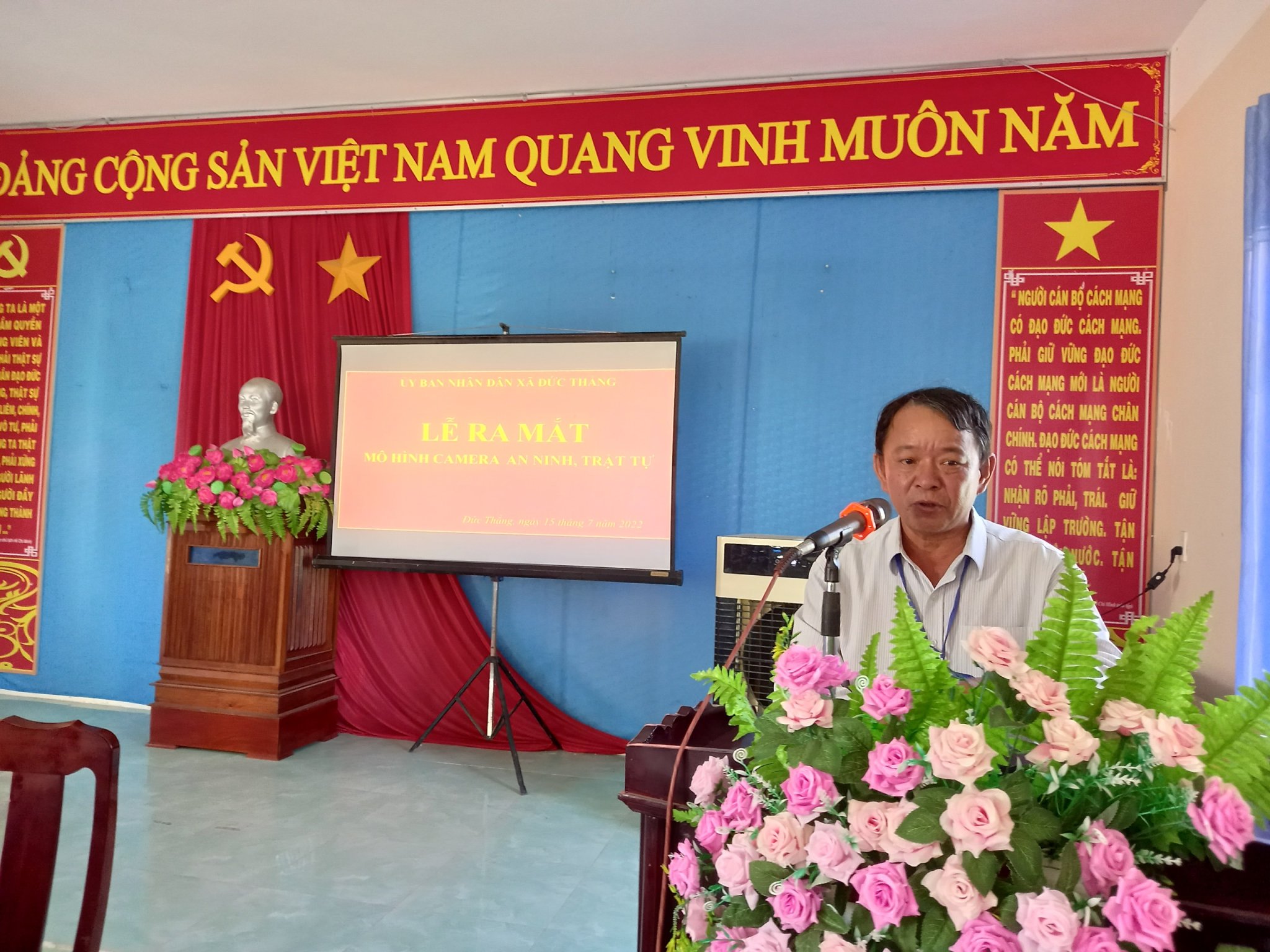 Đ/c Nguyễn Tấn Việt – Chủ tịch UBND xã phát biểu tại hội nghị