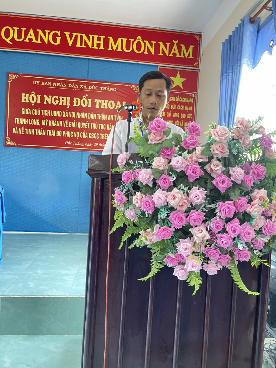 Đồng chí Nguyễn Văn Tiến- PCT UBND xã thống qua báo cáo kết quả thực hiện giải quyết TTHC 9 tháng đầu năm 2023