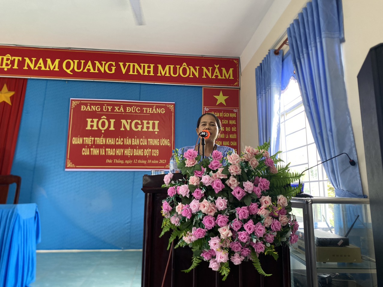 Đồng Chí Nguyễn Thị Thu- PBT Đảng ủy, Chủ tịch HĐND xã quán triệt văn bản cấp trên
